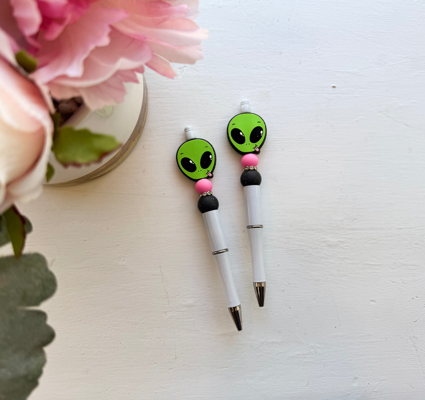 Sassy Alien White Refillable Pen