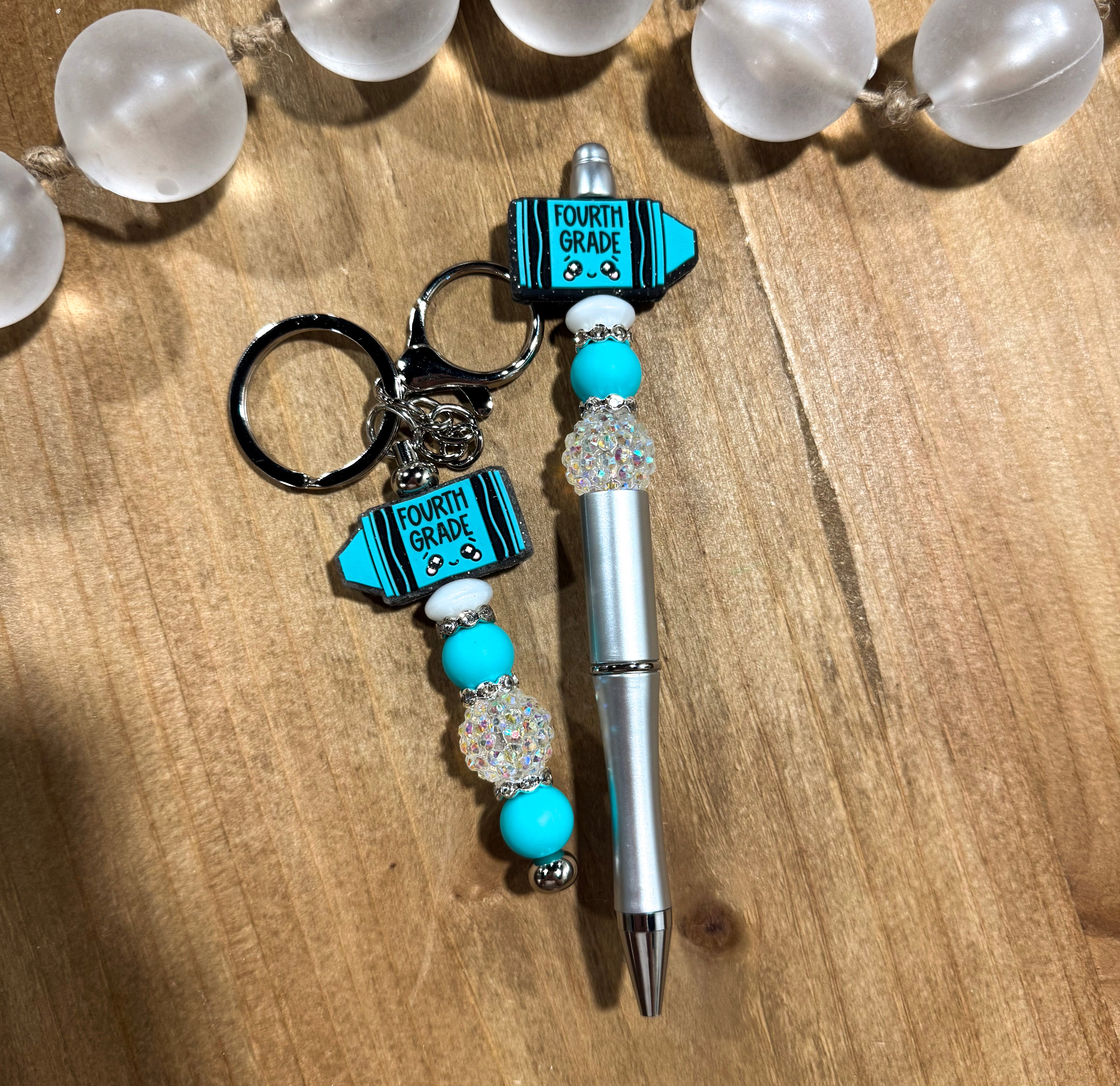 Fourth Grade Crayon Pen/Bar keychain Set