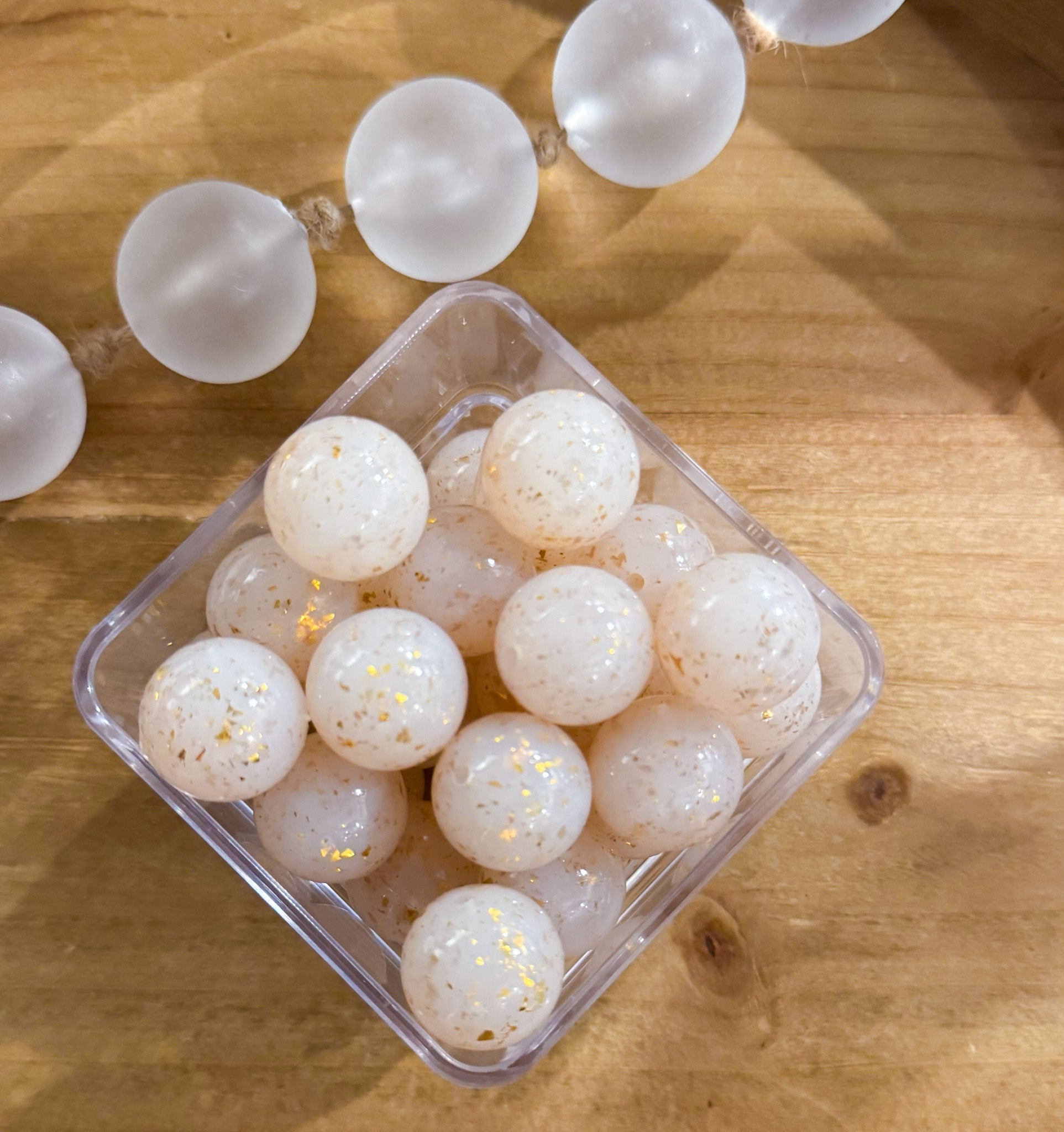 Clear Gold Confetti Jelly 20mm Bead [Single]