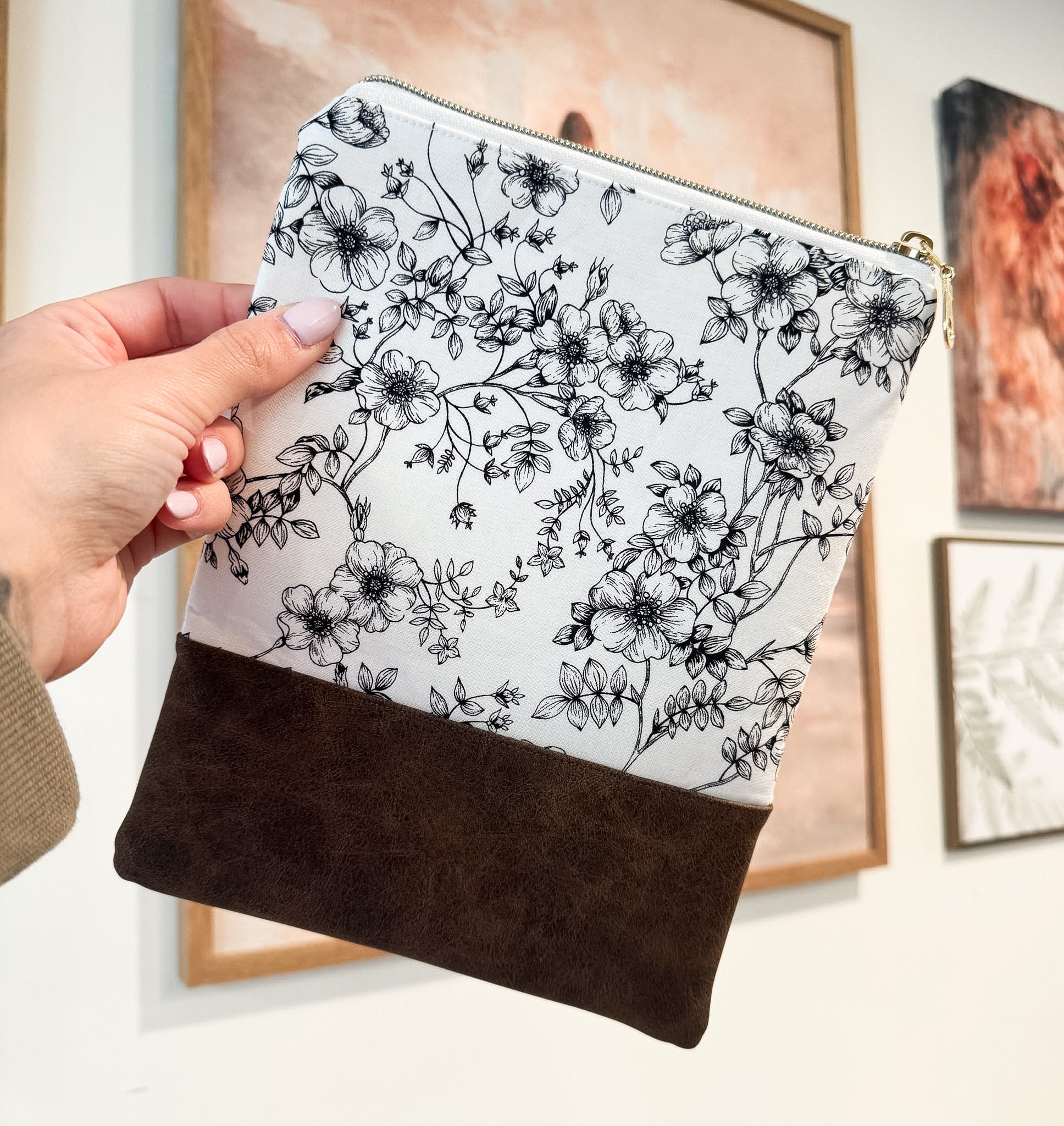 Black and White Floral Everyday Essential Bag