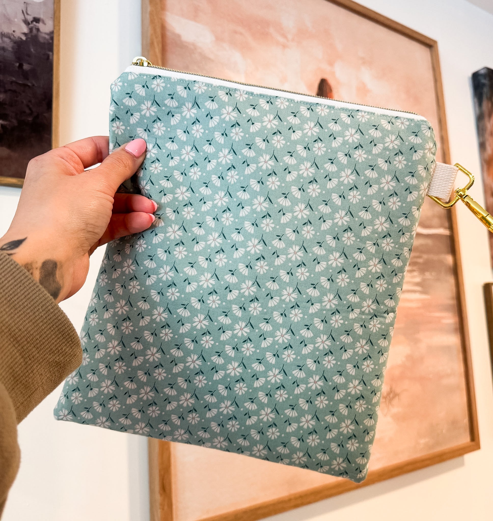 Blue Daisy Mess Express Bag