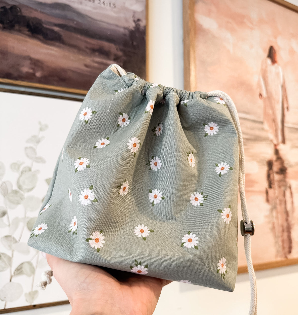 Sage Green Daisy Scrunch & Go