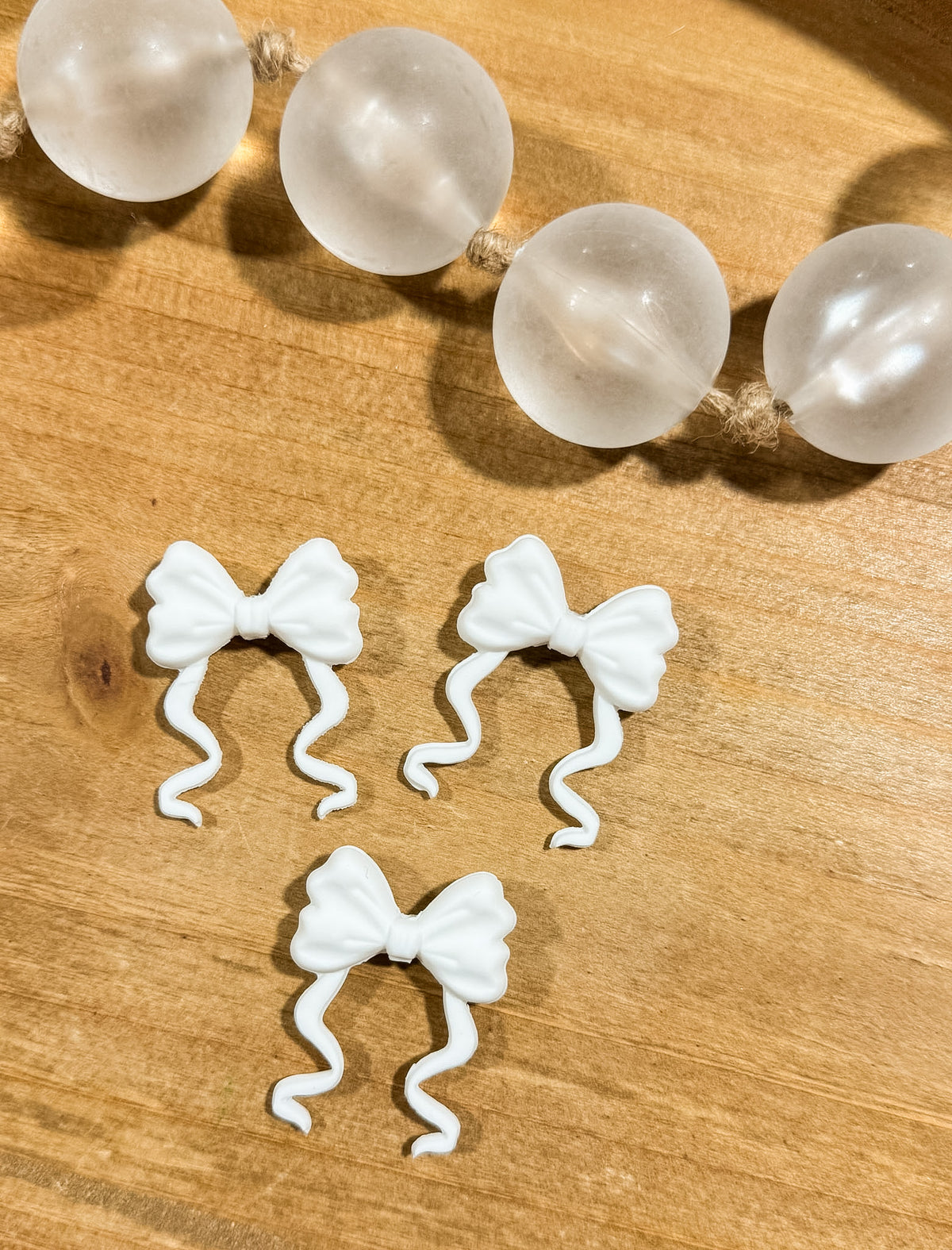 White Bow Focal-Single
